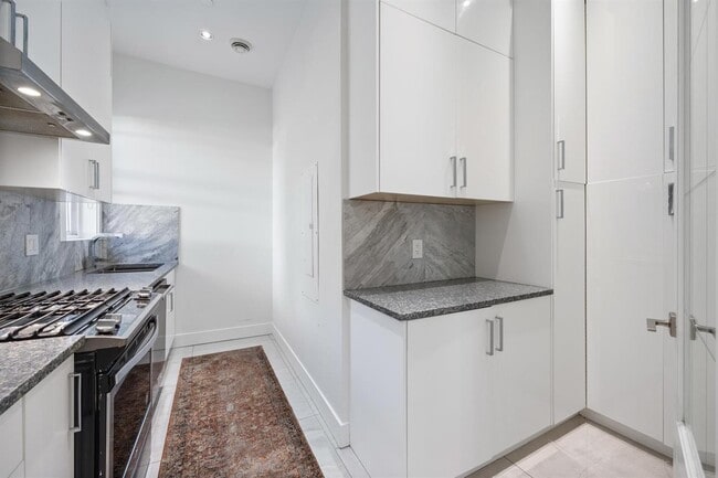 Building Photo - 10088-10121 121 St