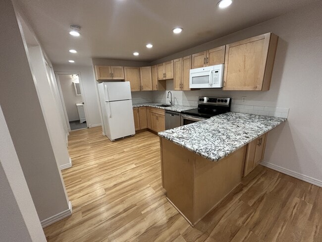 Building Photo - 4408 SE 36th Pl