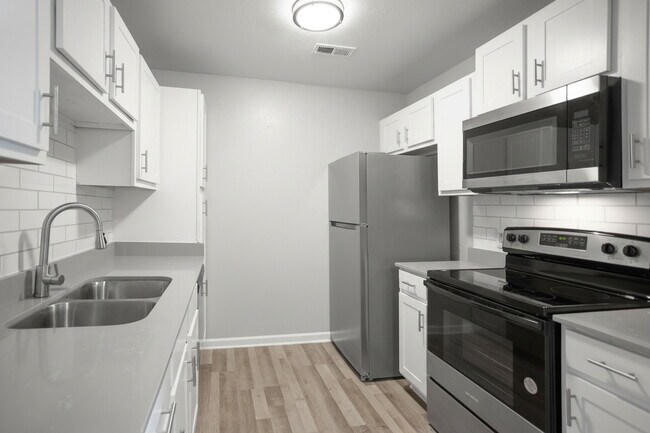 Foto del edificio - The Emerson Apartments