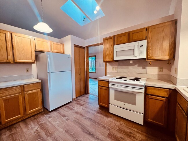 Building Photo - Absolutely Gorgeous Single Family Home located at Olympia!