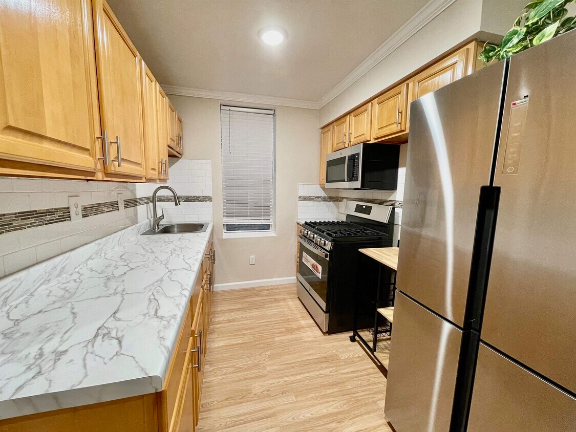 Primary Photo - 250 Clendenny Ave