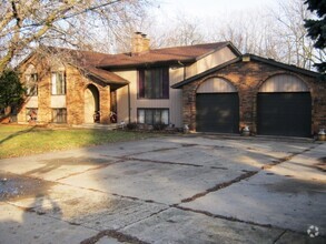 Building Photo - 1911 Hilltop Ave