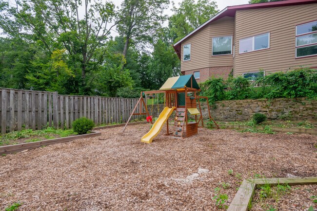 Building Photo - 7837 Cayuga Ave