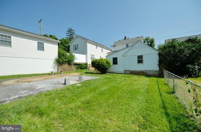 Foto del edificio - 31 W Whitlock Ave