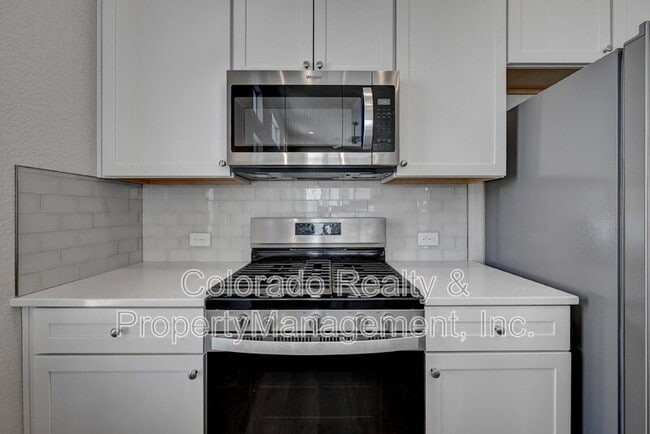 Building Photo - 6872 Lily Mountain Ln
