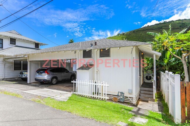 Building Photo - 2361B East Manoa Rd