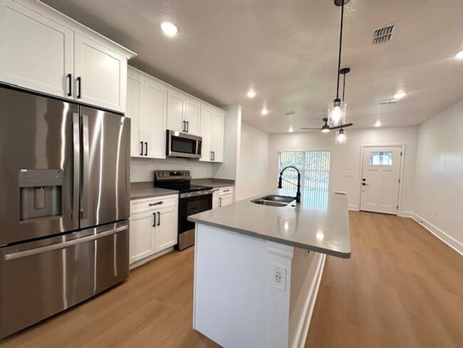 Building Photo - Brand new home!