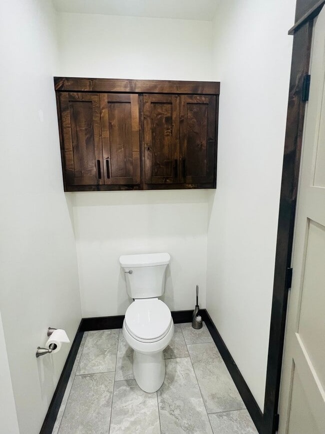 Building Photo - 954 Doty Ln