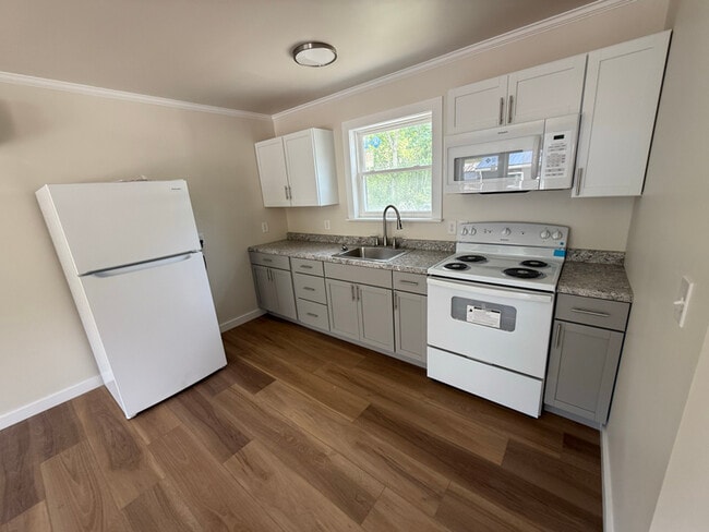Building Photo - 6517 Daniels Fork