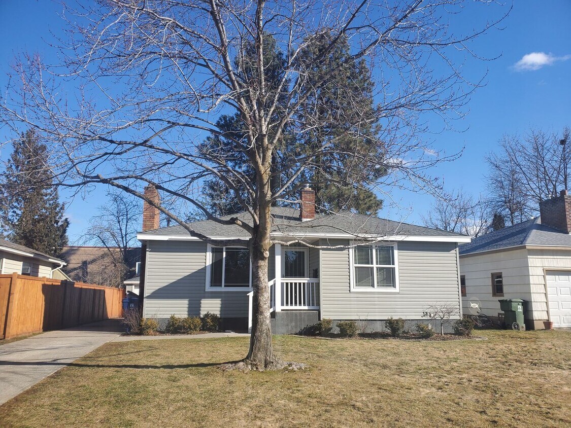 Primary Photo - Gorgeous South Hill Home!