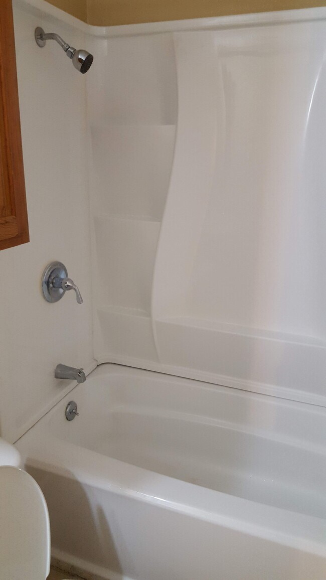 Baño - 902-B Bret Ln