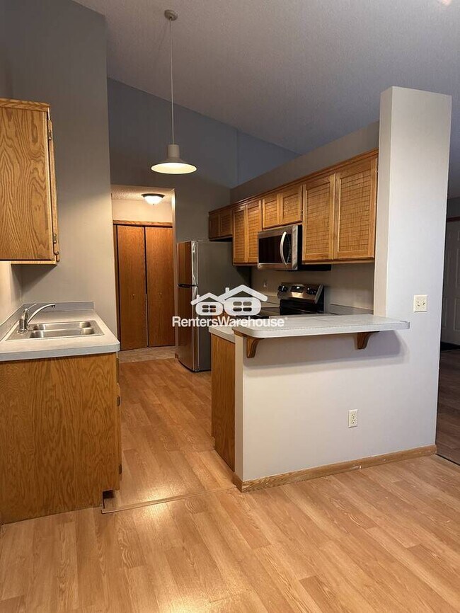 Building Photo - Updated Home in a Prime Location