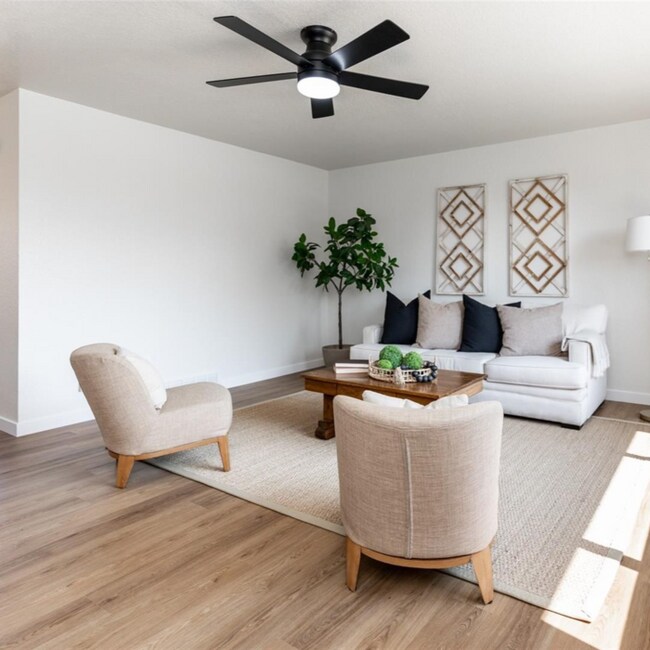 Foto del edificio - 726 Paradise Ln