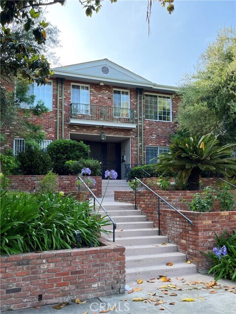 Building Photo - 837 S Windsor Blvd