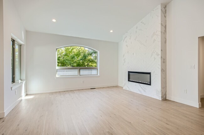 Foto del edificio - 1984 Cedarwood Pl