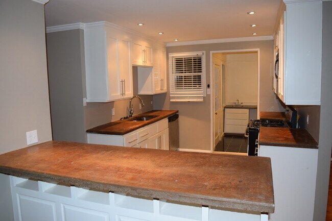 Foto del edificio - 6700 Kavanaugh Pl