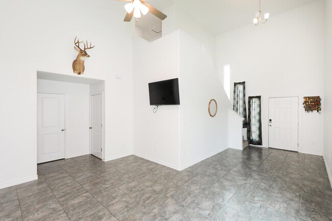 Foto del edificio - 5625 Encanto Dr