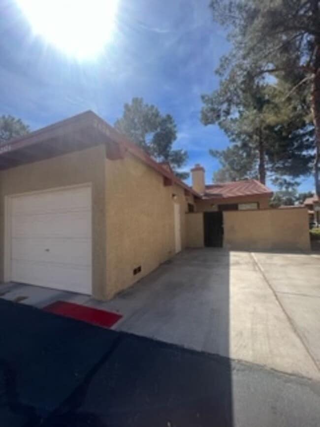 Foto del edificio - Green Valley 2 Bedroom Townhouse!