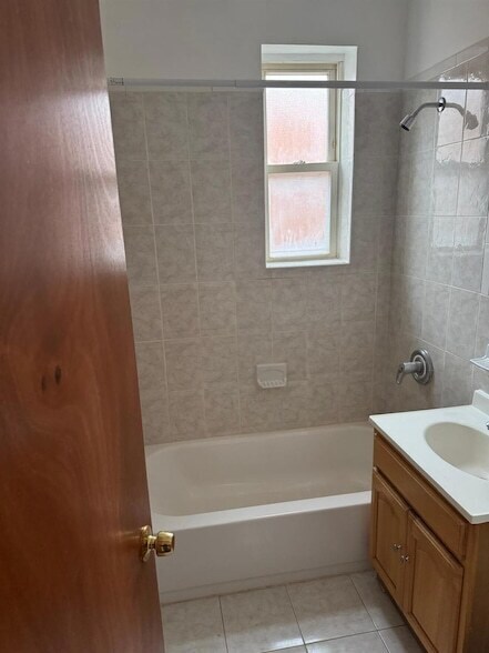 Foto del edificio - 537 E 83rd St