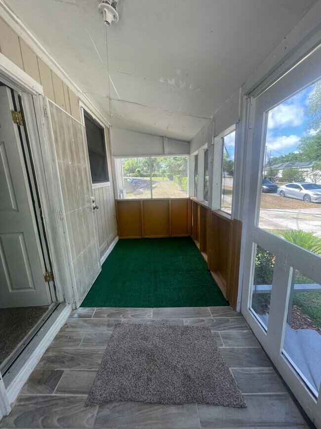 Building Photo - Coming Soon 2 bed 1 bath!