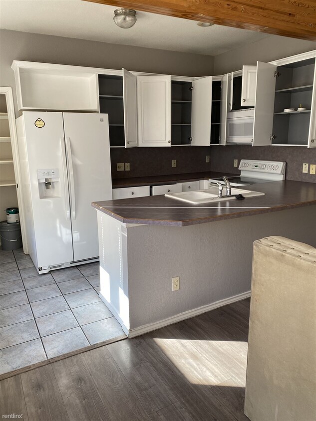 Primary Photo - 2 br, 2 bath Condo - 4600 Gaston Avenue 7