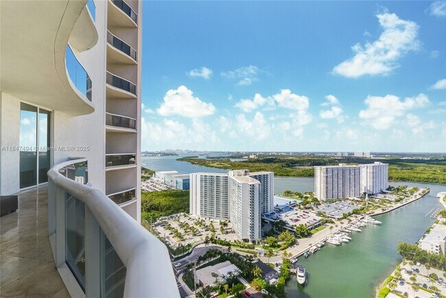Foto del edificio - 15901 Collins Ave
