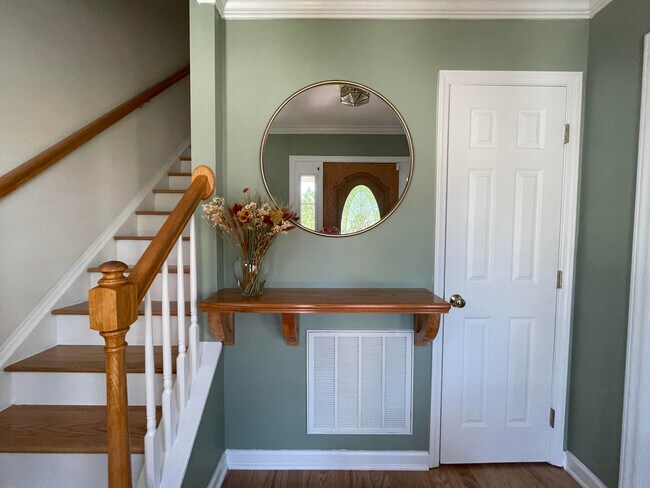 Building Photo - 9317 Tewkesbury Ct