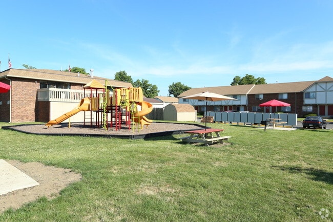 Building Photo - Townhomes at Fairways