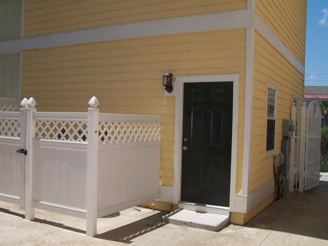 Entry - 38 Cassandra Ln