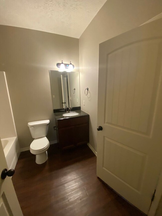 Foto del edificio - 3 bed 3 bath house house Central Springfield