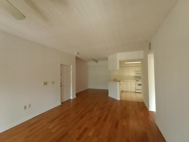 Foto del edificio - 3018 Alcazar Pl