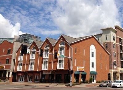 Foto principal - 340 E Burlington St