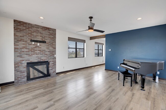 Building Photo - Central Phoenix newer home rental now avai...