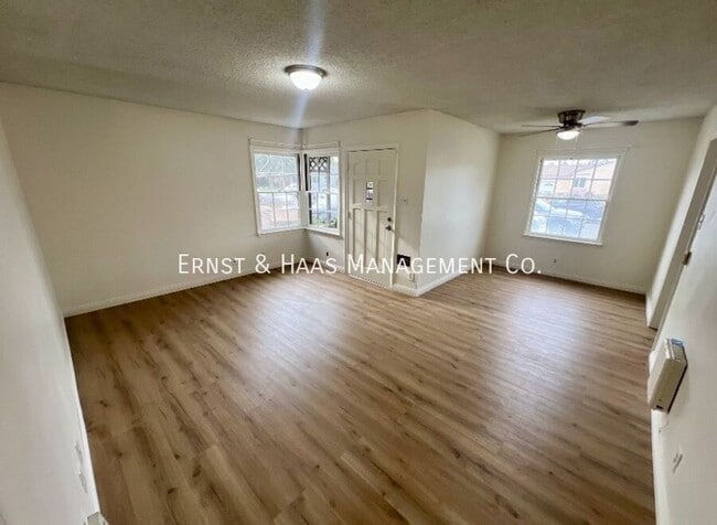 Building Photo - 2220 E McKenzie St