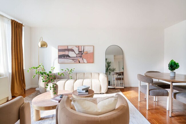 Foto del edificio - 350 W 43rd St