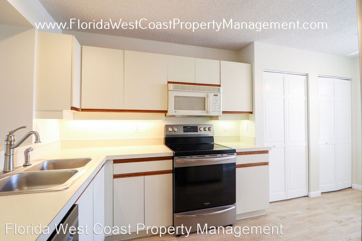 Primary Photo - 4410 Fairways Blvd