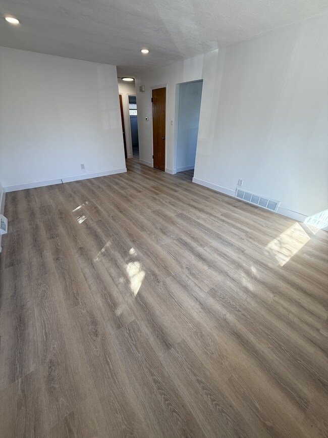 Building Photo - 4713 Diana Dr