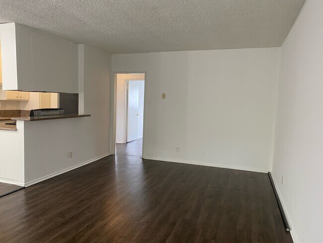 Sala de estar - 3436 Vinton Ave
