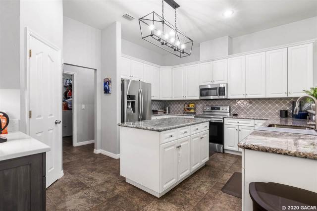 Foto del edificio - 4 bedroom in Gainesville FL 32607