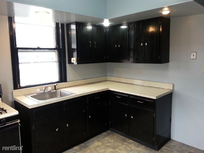 Foto principal - 3 br, 1 bath Condo - 738 Pennington St