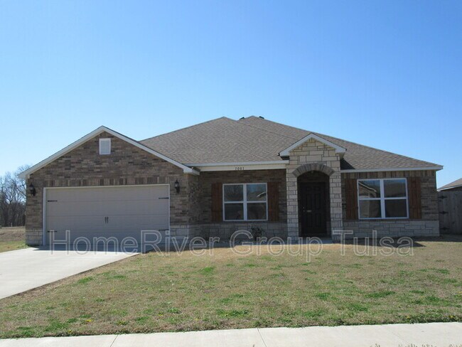 Building Photo - 1001 Colhurst Ln