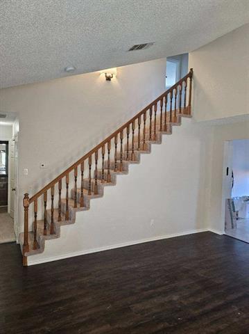 Building Photo - 3905 Picato Dr