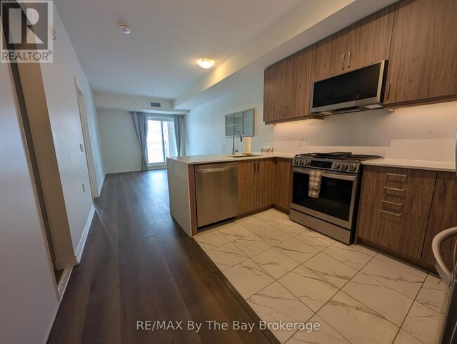 Building Photo - 5 Spooner Cres