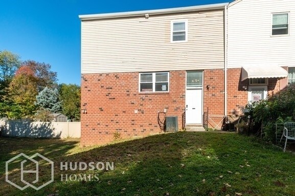Primary Photo - 9312 Neil Rd