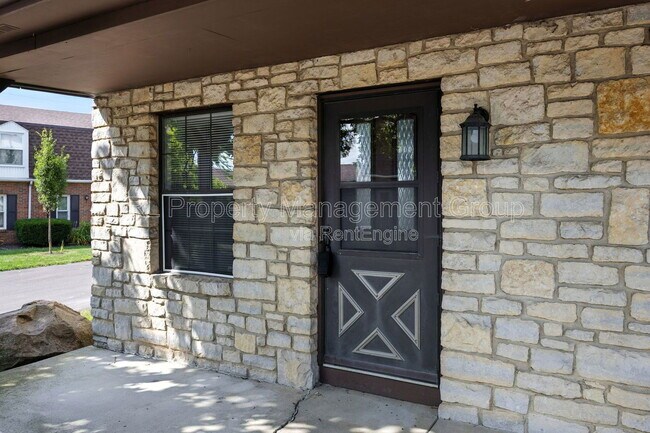 Foto del edificio - 1094 Farmlane Dr