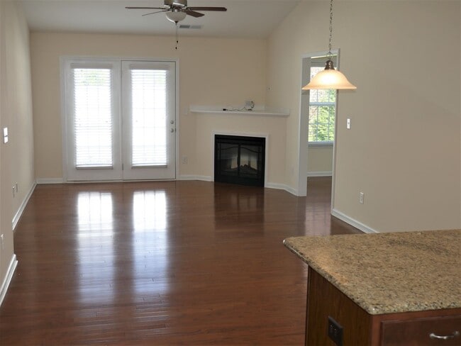 Foto del edificio - 3225 Hyde Pl Cir