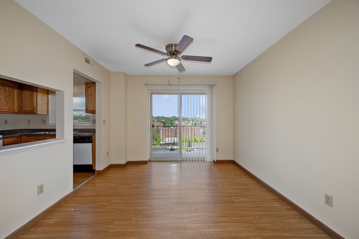Primary Photo - Vantage Pointe West Apartment Homes