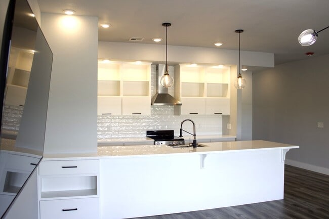 Modern 1-Bedroom Oasis in Bentonville with... - Modern 1-Bedroom Oasis in Bentonville with... House
