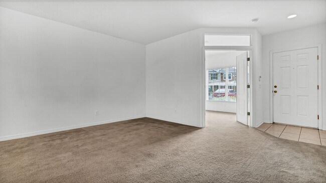 Building Photo - Charming 3-Bedroom, 2.5-Bathroom Townhome ...