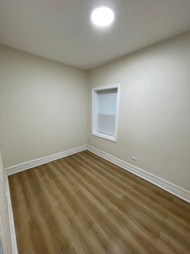 Foto del edificio - 4044 W Hirsch St